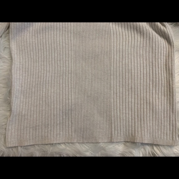 Ivory Color Sweater (size XL) - Picture 5 of 7